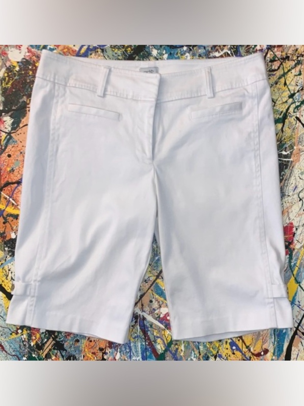 CACHE white Bermuda shorts.